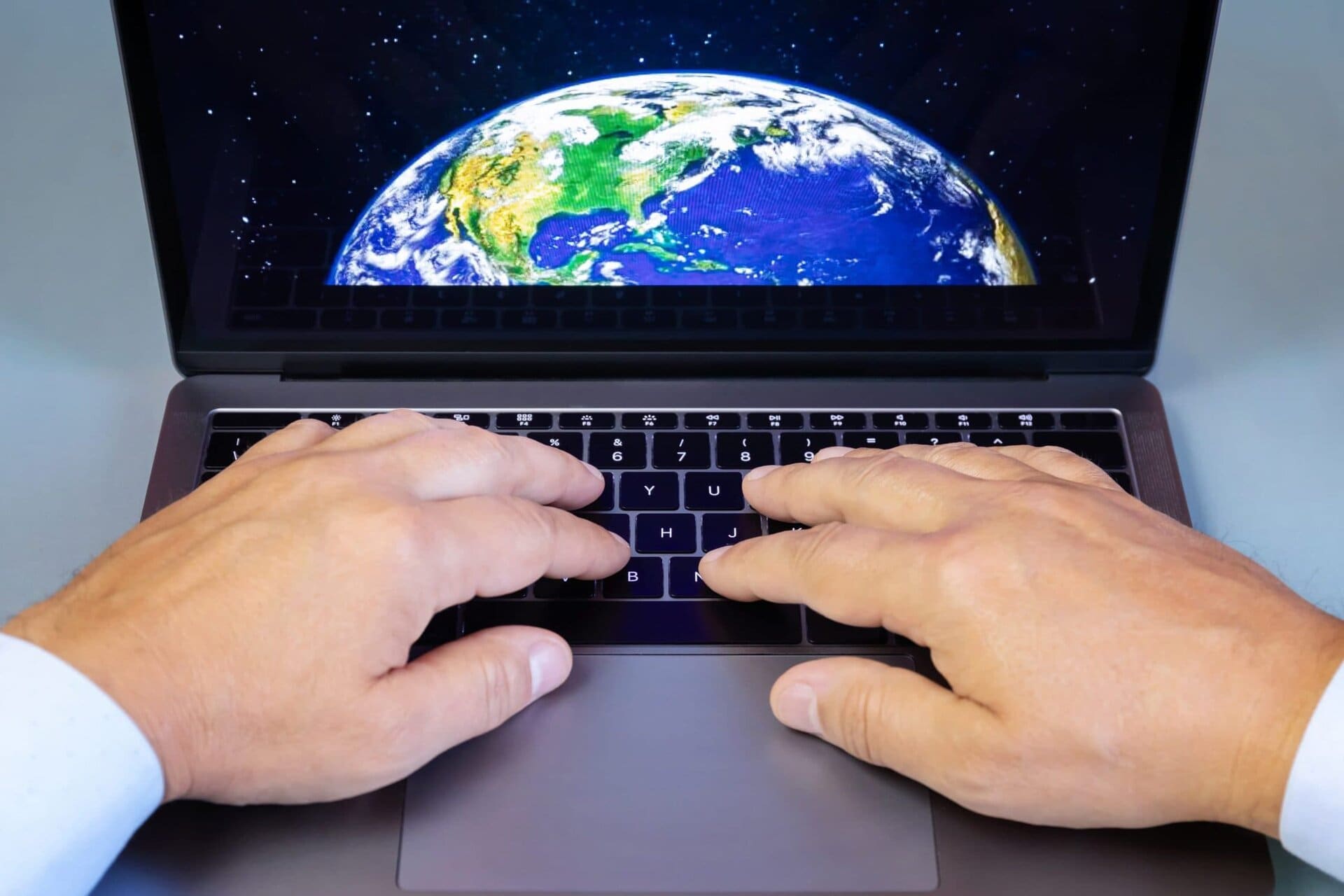 Global Roaming, Real-time GPS tracking on laptop with world map display, emphasizing GPS technology and global location services.